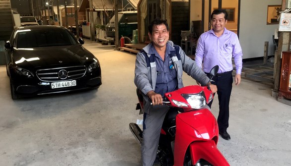 Người đàn ông được chủ Mercedes tặng xe: 'Con gái sẽ đỡ mặc cảm với bạn bè'