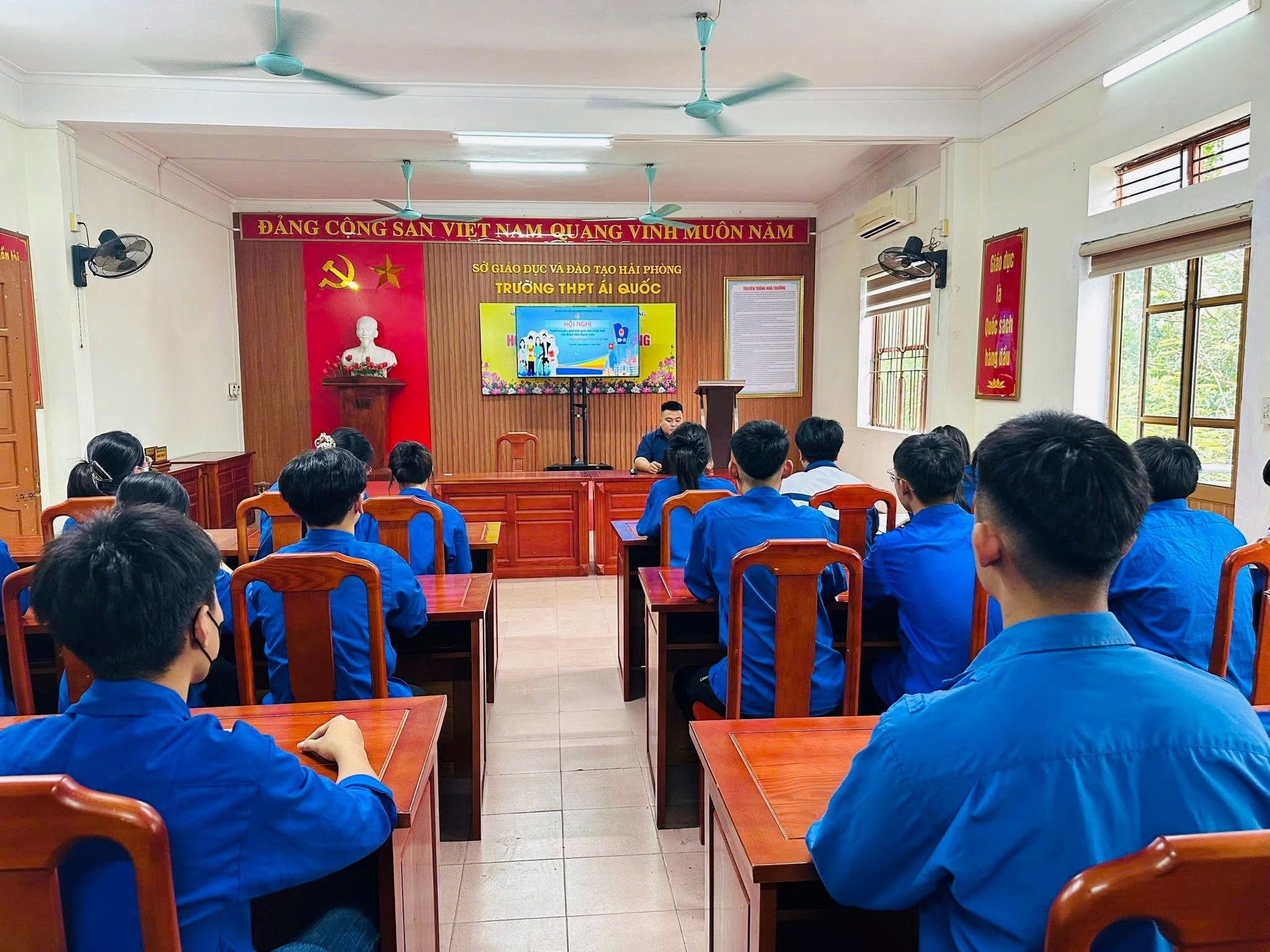 Hưởng ứng Ngày Pháp Luật Việt Nam