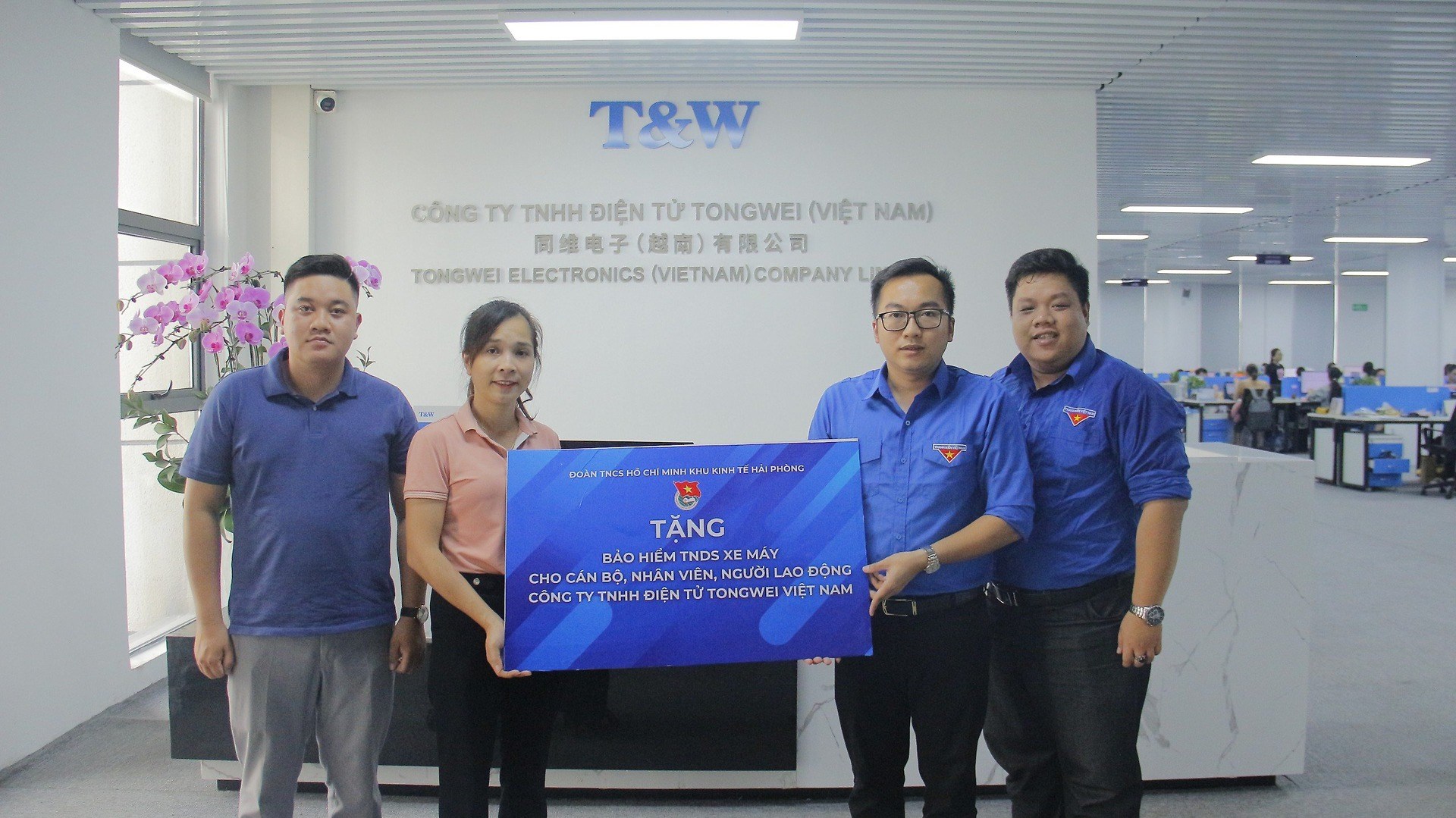 MÔ HÌNH “TUYÊN TRUYỀN, PHỔ BIẾN PHÁP LUẬT VỀ AN TOÀN GIAO THÔNG” LƯU ĐỘNG TẠI CÁC KHU CÔNG NGHIỆP