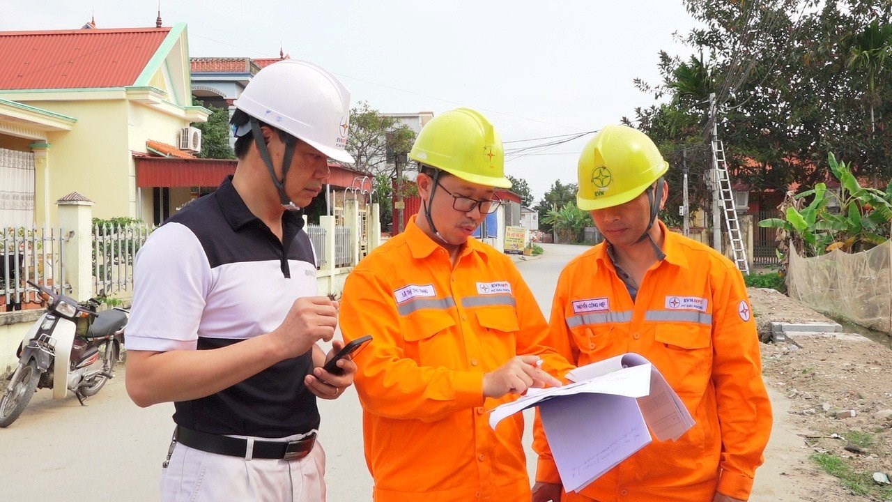 Lan tỏa phong trào 3 trách nhiệm trong đoàn viên thanh niên Đoàn Công ty TNHH MTV Điện lực Hải Phòng trong đợt nắng nóng cao điểm năm 2024