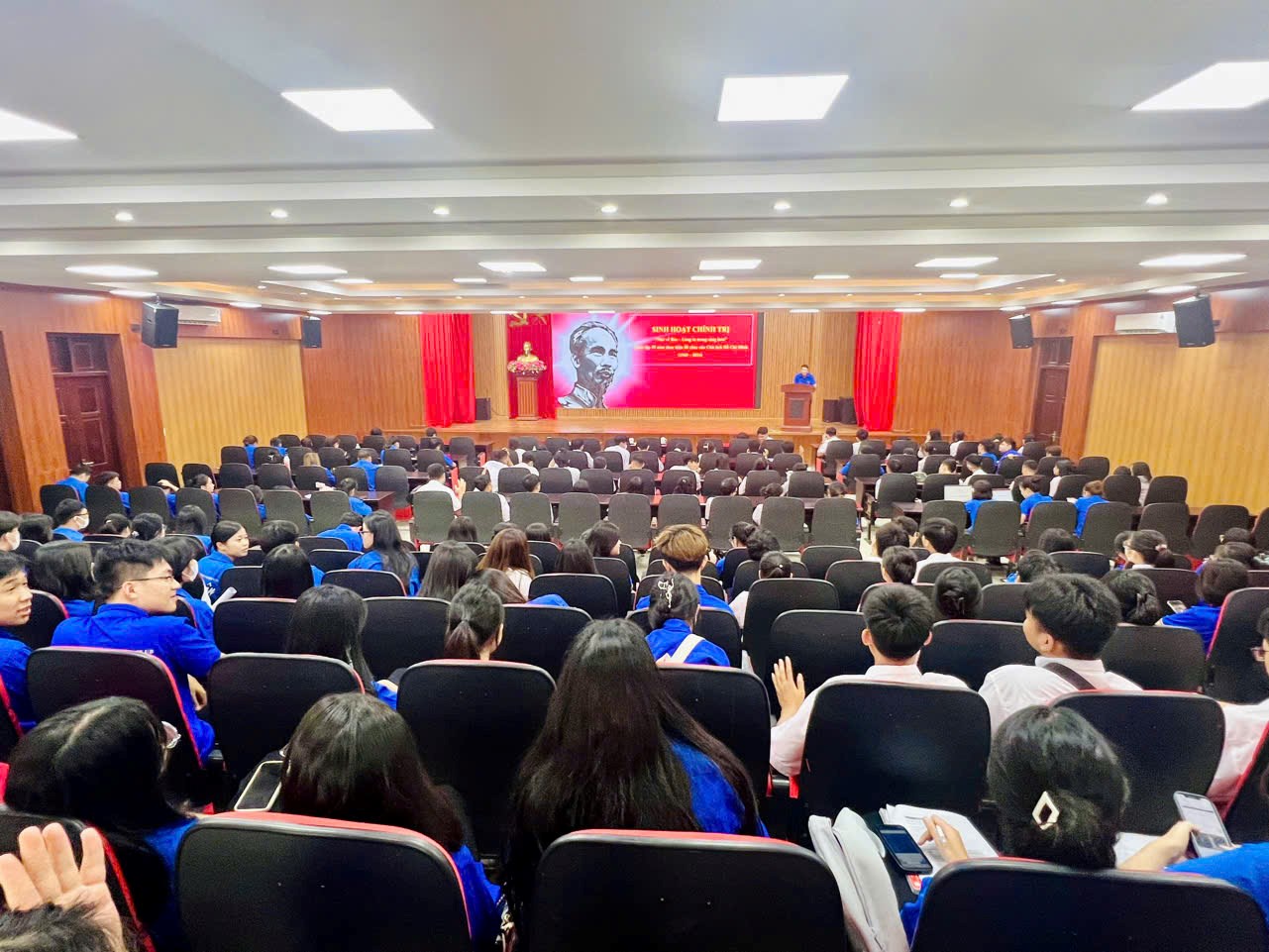 Buổi sinh hoạt "Nhớ về Bác - Lòng ta trong sáng hơn"