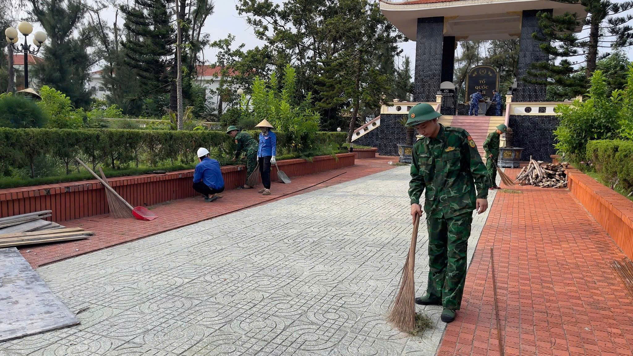 BỘ CHỈ HUY QUÂN SỰ THÀNH PHỐ RA QUÂN NGÀY CHỦ NHẬT XANH 20/7 DỌN VỆ SINH NGHĨA TRANG LIỆT SỸ