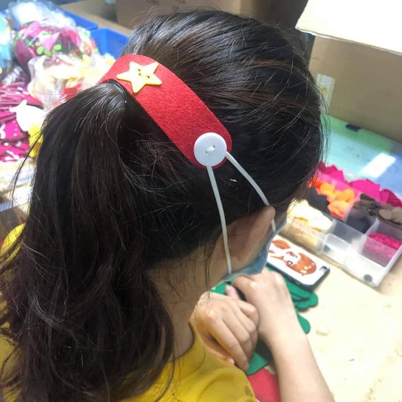 Hàng ngàn tai giả đeo khẩu trang từ Hà Nội gửi tặng TP.HCM chống dịch