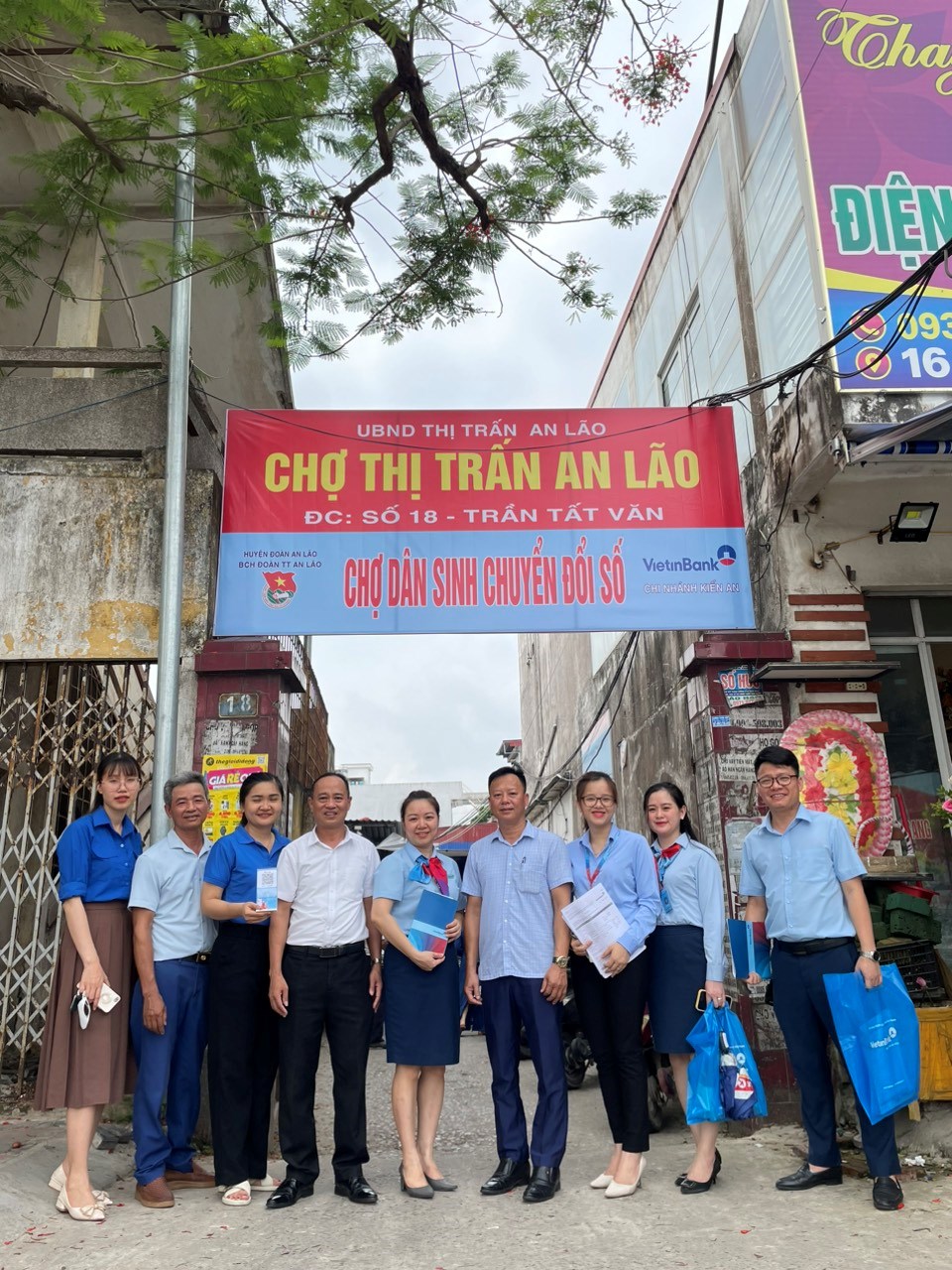 CHUYỂN ĐỔI SỐ CHỢ DÂN SINH VÀ KHU PHỐ 4.0 VÀ ĐẨY MẠNH THỦ TỤC HÀNH CHÍNH QUA DỊCH VỤ CÔNG TRỰC TUYẾN