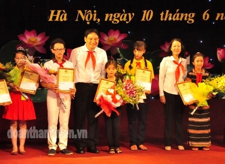 Thí sinh Vũ Thị Phương Huyền học sinh THCS Lý Tự Trọng, quận Ngô Quyền giành giải Nhì Chung kết Hội thi “Chúng em kể chuyện Bác Hồ” toàn quốc 2015