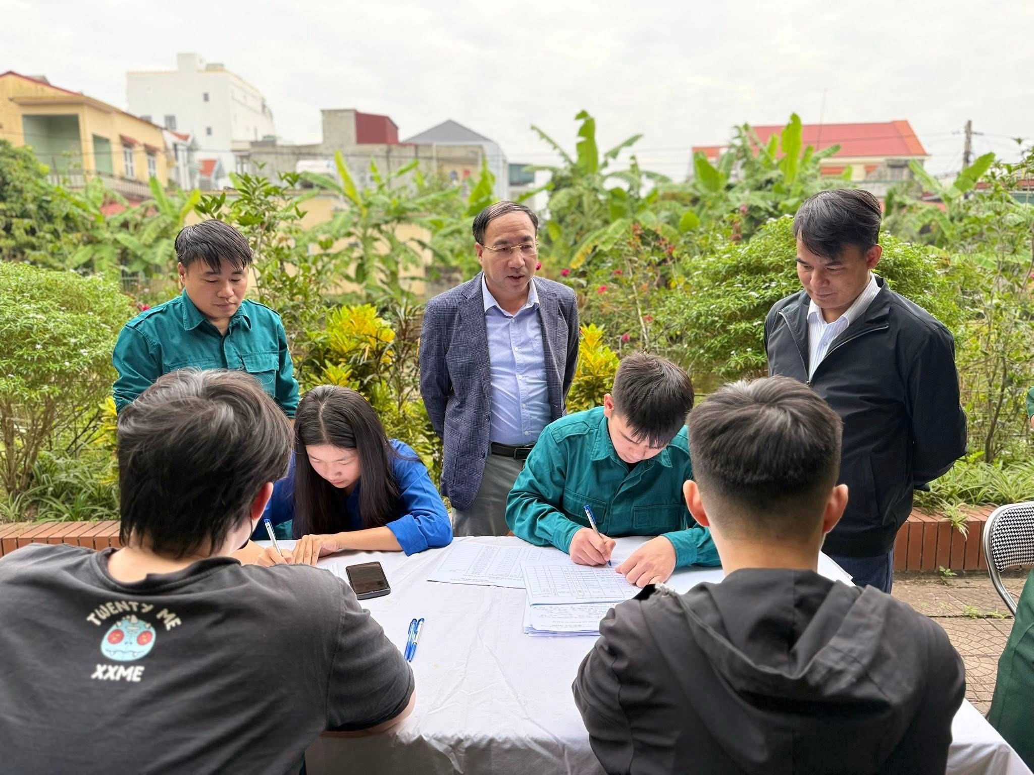 THANH NIÊN XÃ TỨ KỲ TÍCH CỰC THAM GIA KHÁM TUYỂN NGHĨA VỤ QUÂN SỰ NĂM 2026