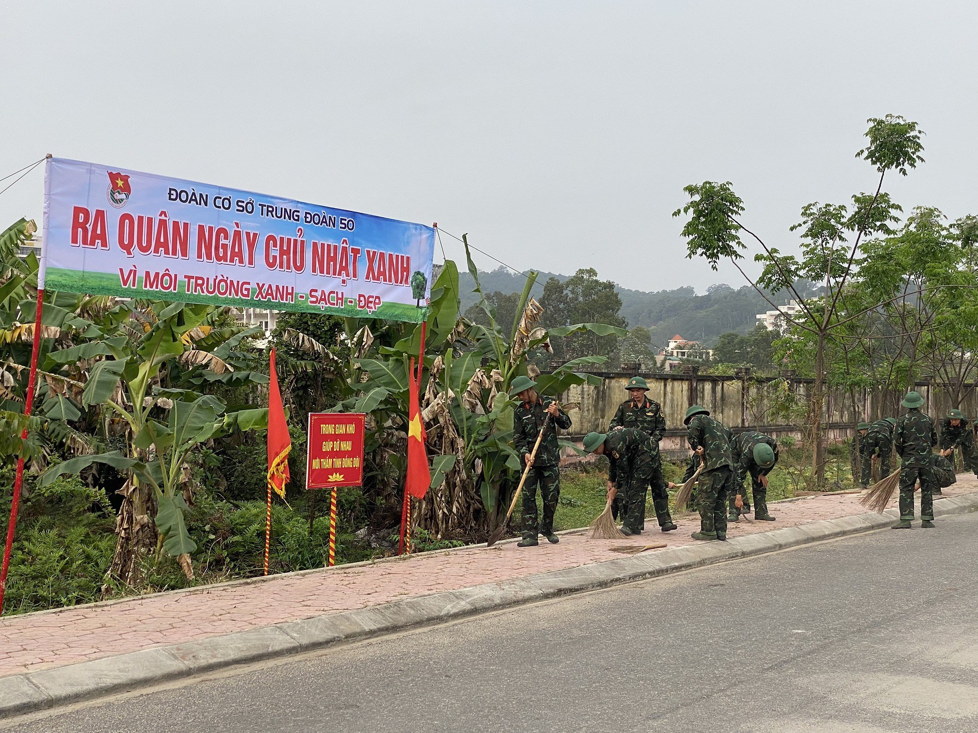 200 CÁN BỘ, ĐOÀN VIÊN THANH NIÊN ĐOÀN CƠ SỞ TRUNG ĐOÀN 50: "NGÀY CHỦ NHẬT XANH" CHÀO MỪNG 92 NĂM NGÀY THÀNH LẬP ĐOÀN