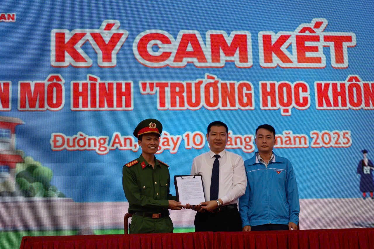 ĐƯỜNG AN: LỄ RA MẮT BAN CHỈ ĐẠO VÀ TRIỂN KHAI MÔ HÌNH "TRƯỜNG HỌC NÓI KHÔNG VỚI MA TUÝ" NĂM 2025 VÀ GIAI ĐOẠN 2025 – 2030