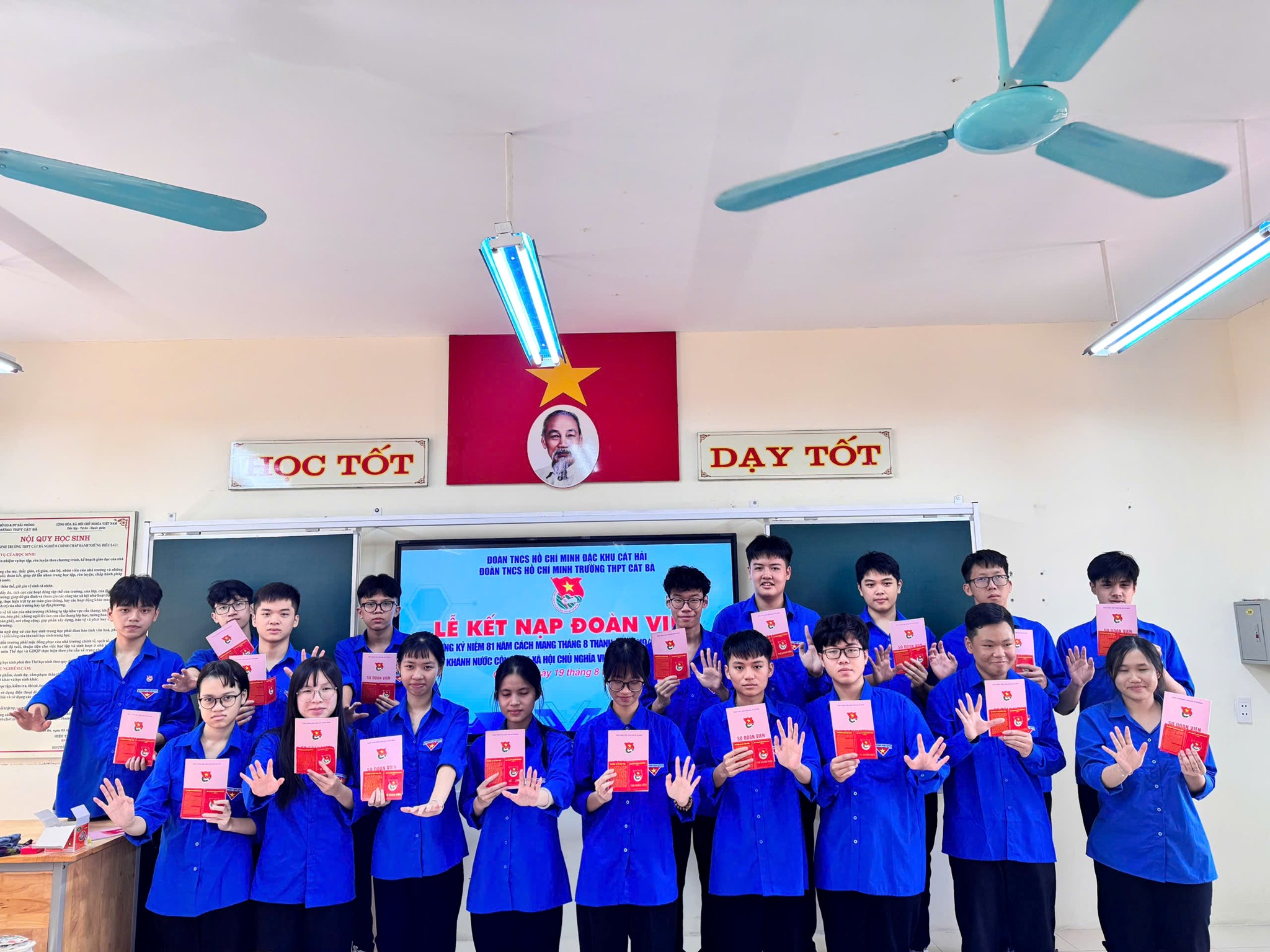 LỄ KẾT NẠP ĐOÀN VIÊN MỚI ĐỢT 2 NĂM 2026