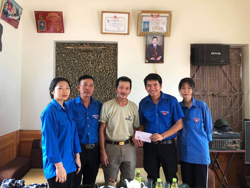 Thăm hỏi, tặng quà thân nhân, gia đình cán bộ chiến sỹ công tác tại hải đảo