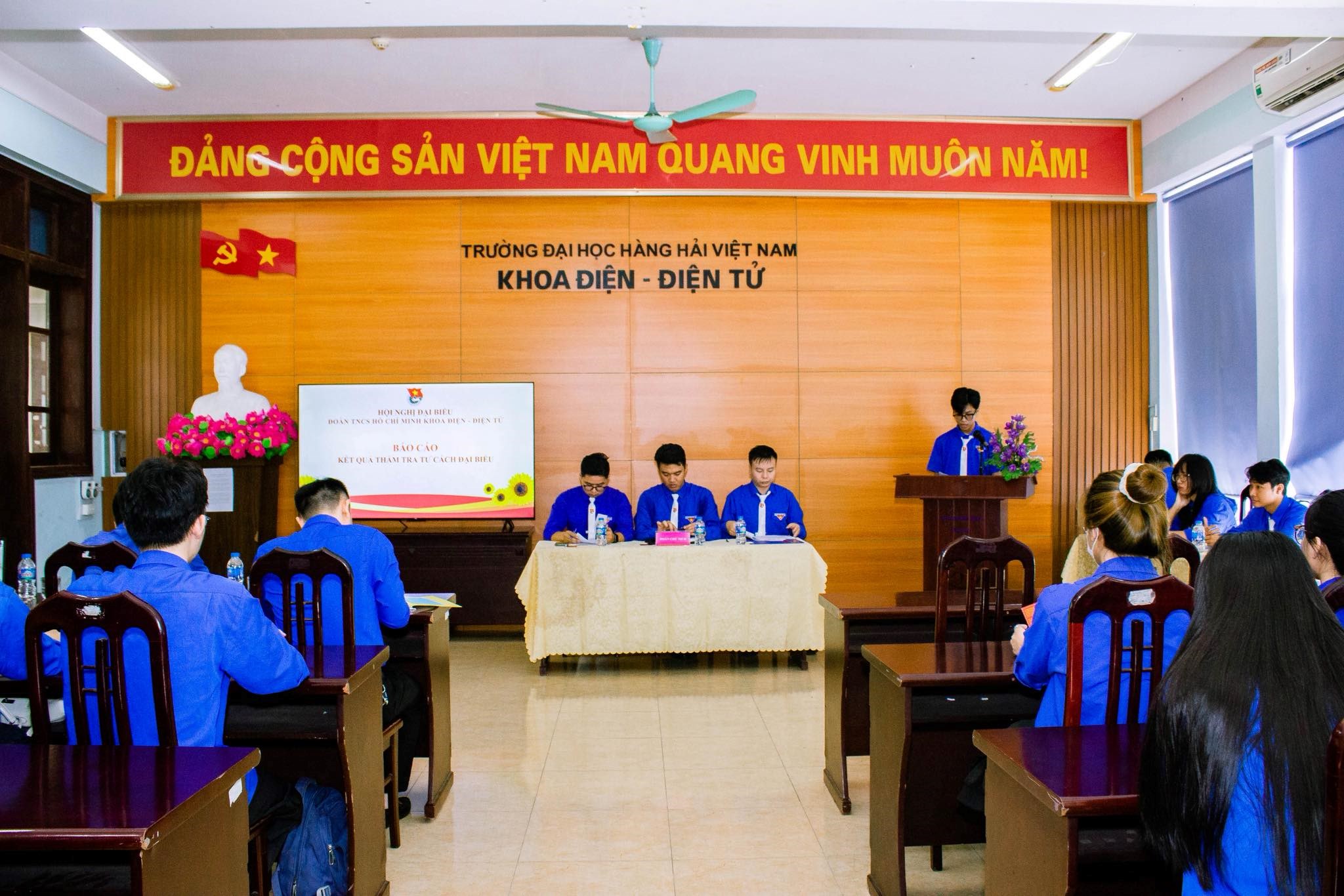 HỘI NGHỊ ĐẠI BIỂU ĐOÀN TNCS HỒ CHÍ MINH KHOA ĐIỆN - ĐIỆN TỬ GIAI ĐOẠN 2025 - 2027 DIỄN RA THÀNH CÔNG TỐT ĐẸP