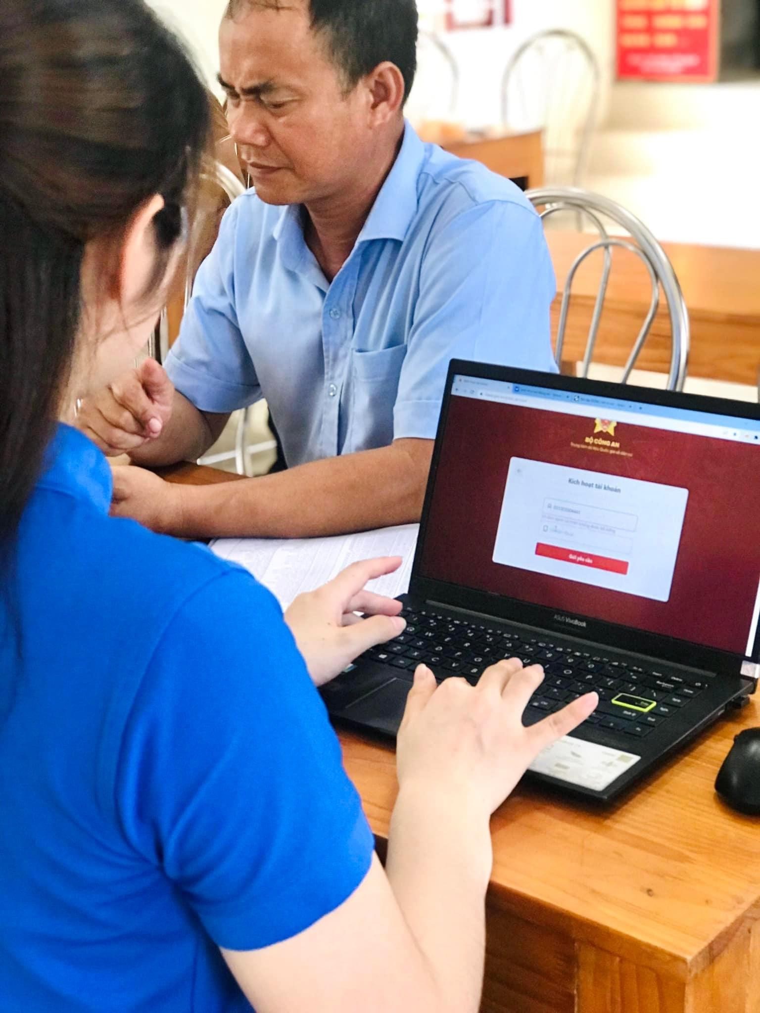 Tuổi trẻ Đại học Hải Phòng chung tay Chuyển đổi số - Đăng ký và kích hoạt tài khoản định danh điện tử VNeID