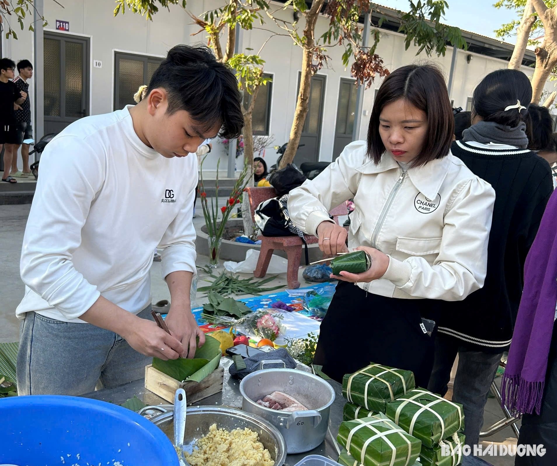 Người trẻ giữ hồn Tết cổ truyền