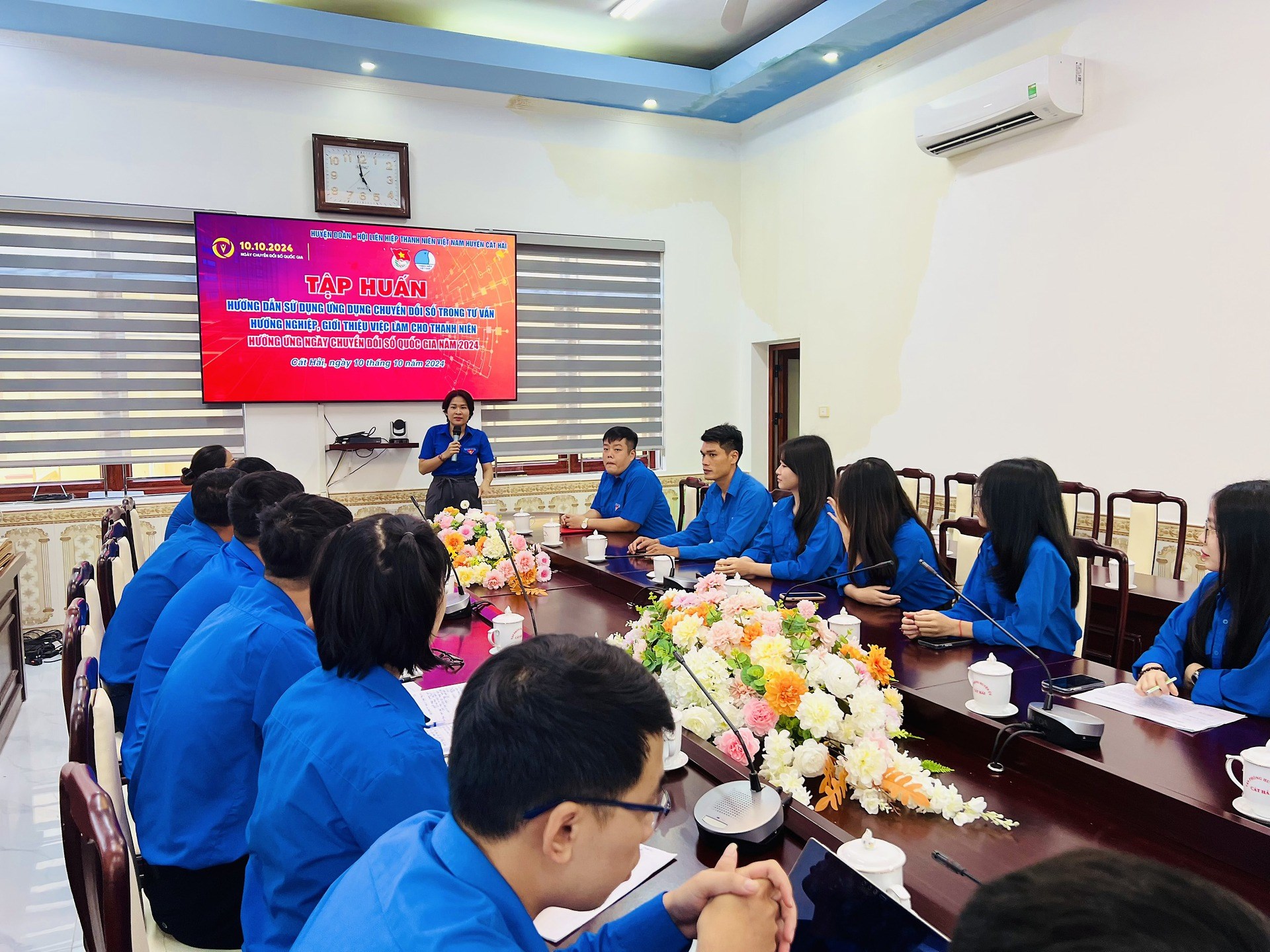 TẬP HUẤN HƯỚNG DẪN SỬ DỤNG ỨNG DỤNG CHUYỂN ĐỔI SỐ (i-HR) TRONG TƯ VẤN HƯỚNG NGHIỆP, GIỚI THIỆU VIỆC LÀM CHO THANH NIÊN; HƯỞNG ỨNG NGÀY CHUYỂN ĐỔI SỐ QUỐC GIA NĂM 2024
