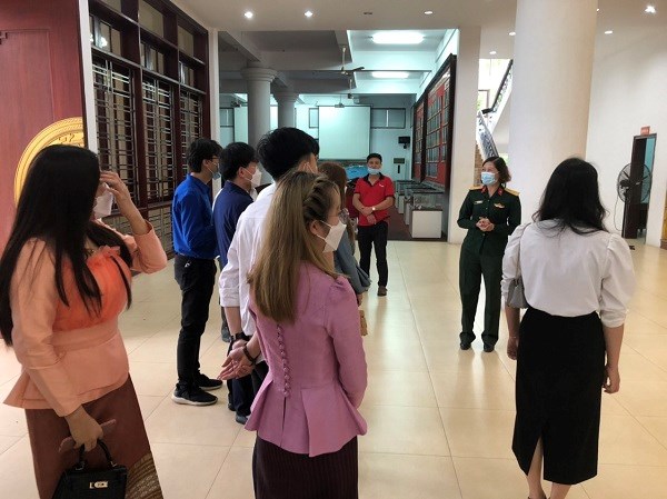 Cùng sinh viên Lào tìm hiểu lịch sử văn hóa Hải Phòng
