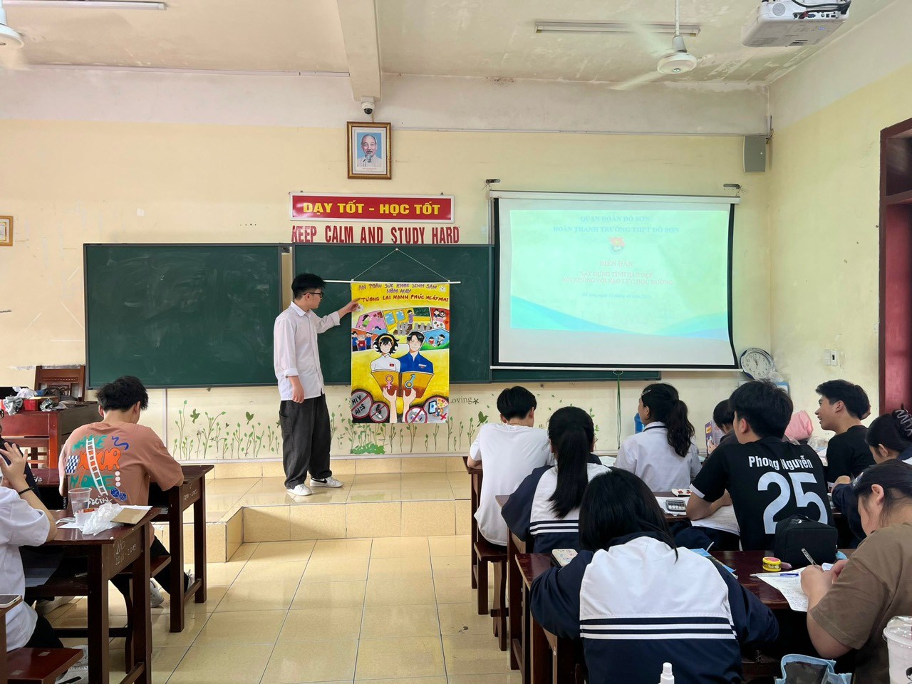 Đoàn trường THPT Đồ Sơn tổ chức Diễn đàn "Xây dựng tình bạn đẹp - Nói không với bạo lực học đường"