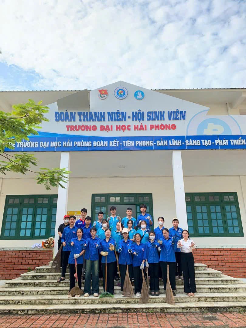 Đoàn Trường Đại học Hải Phòng ra quân Ngày Chủ nhật xanh 21/9/2025
