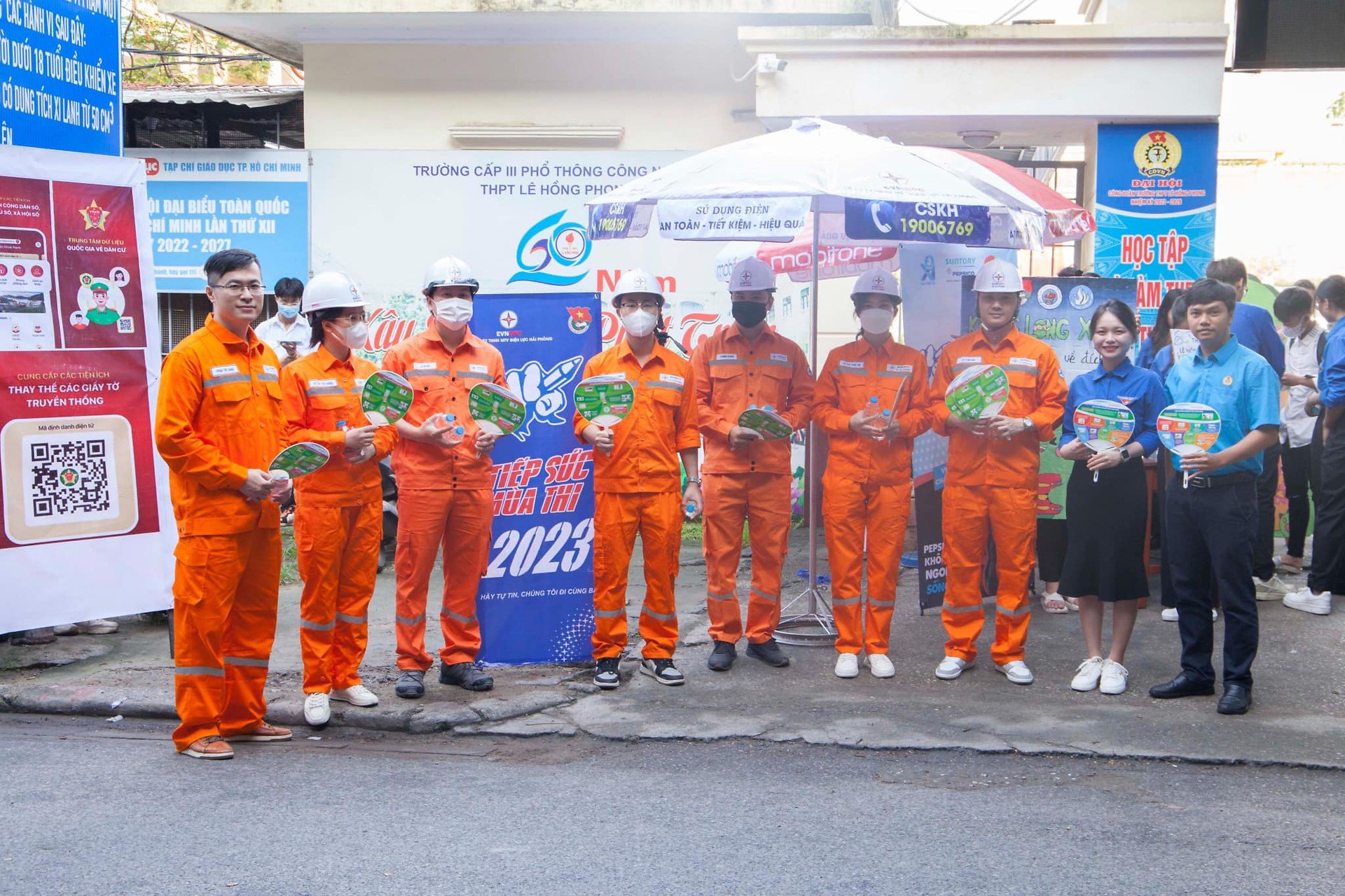 Đoàn thanh niên tham gia công tác tuyên truyền đảm bảo an toàn hành lang lưới điện cao áp và sử dụng tiết kiệm điện an toàn năm 2023