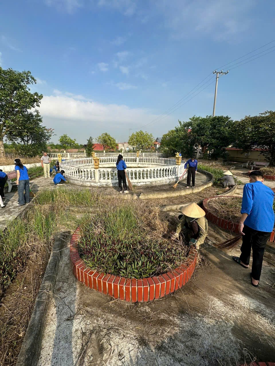 TUỔI TRẺ AN KHÁNH RA QUÂN NGÀY CHỦ NHẬT XANH NGÀY 21/9/2025 – PHÒNG CHỐNG RÁC THẢI NHỰA - CHUNG TAY XÂY DỰNG NÔNG THÔN MỚI