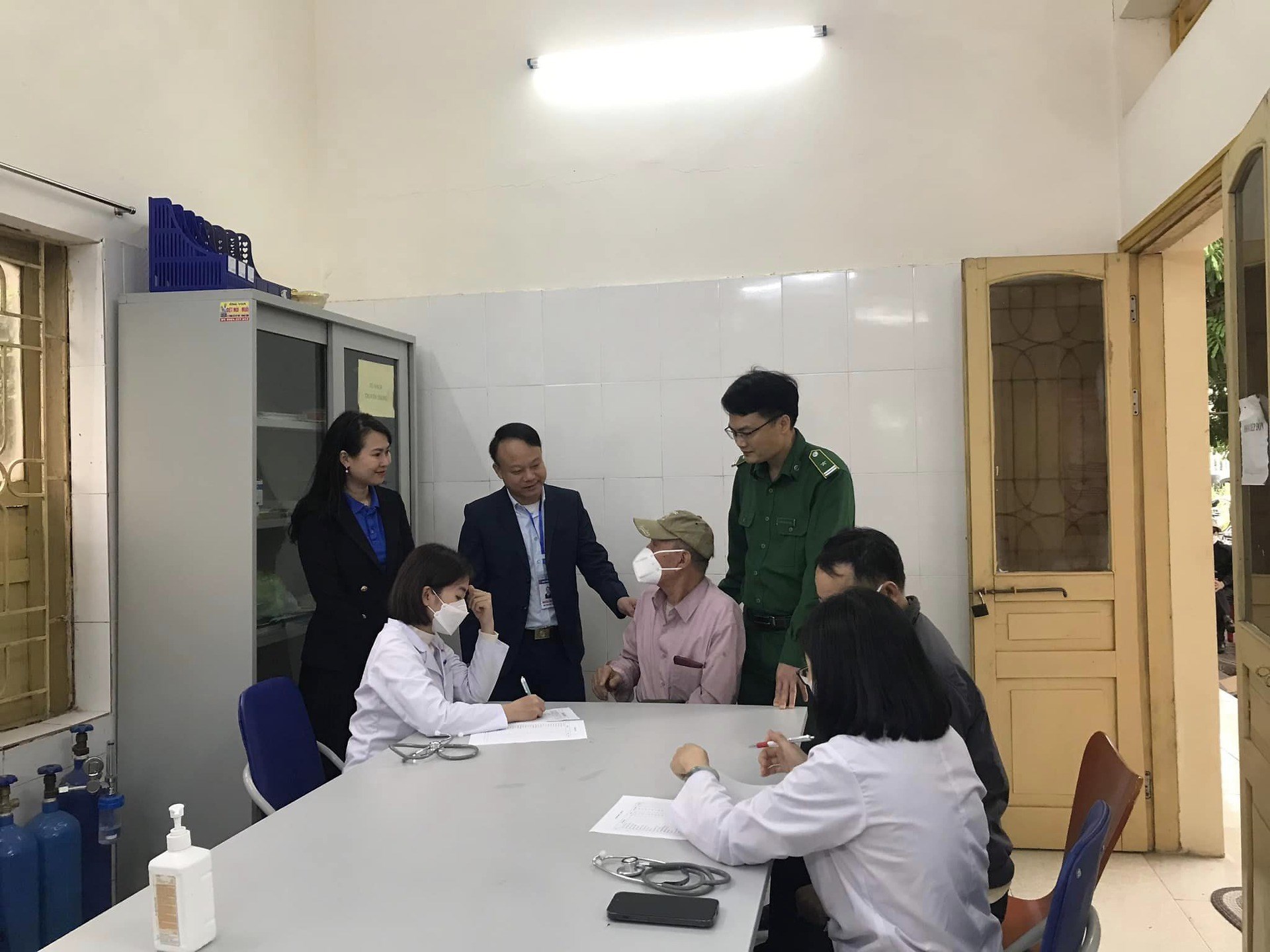 QUẬN ĐOÀN DƯƠNG KINH PHỐI HỢP TỔ CHỨC CHƯƠNG TRÌNH KHÁM BỆNH, TẶNG QUÀ, PHÁT THUỐC MIỄN PHÍ