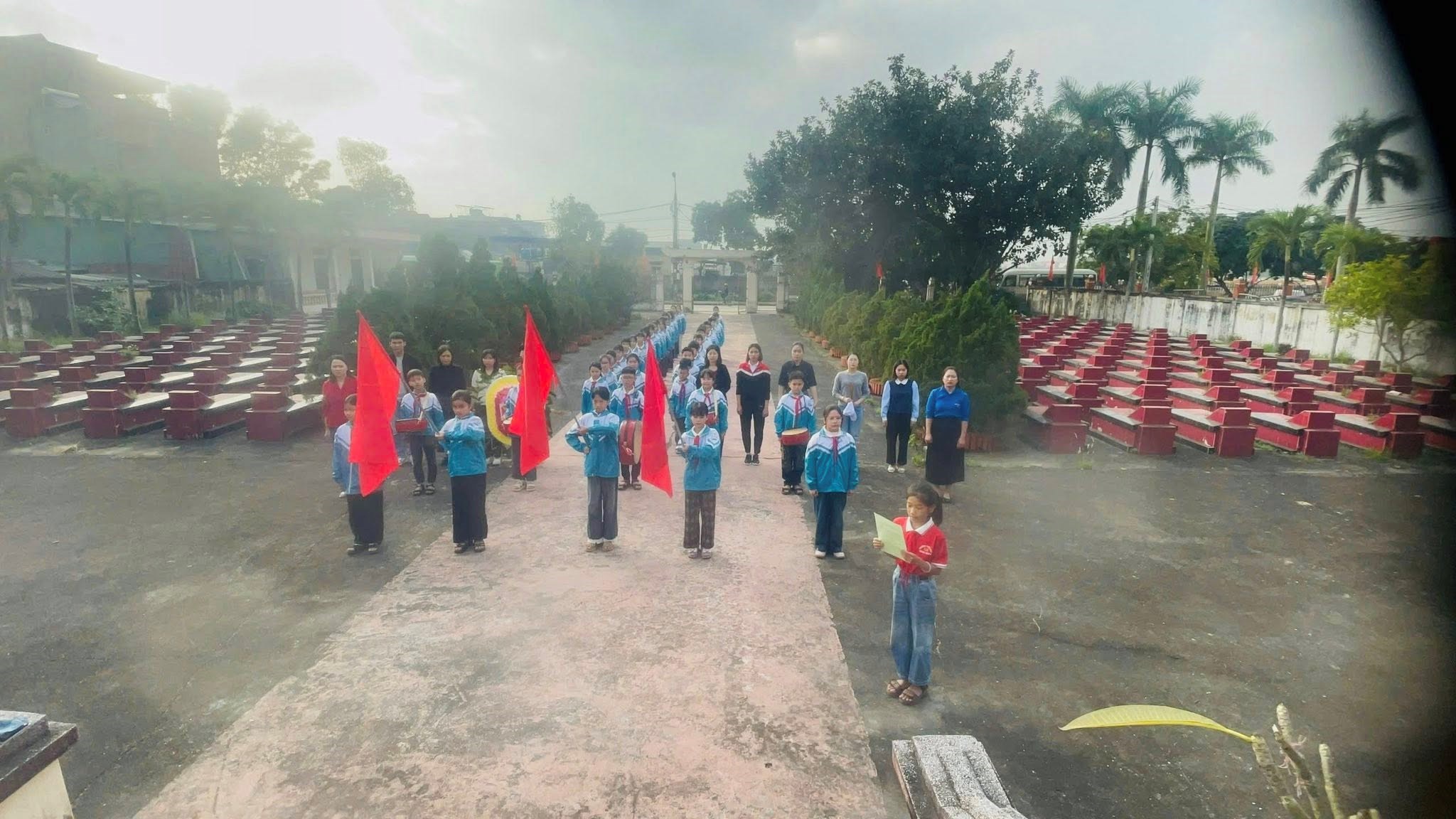 LIÊN ĐỘI TRƯỜNG TIỂU HỌC THÁI MINH: TỔ CHỨC HÀNH TRÌNH ĐẾN VỚI ĐỊA CHỈ ĐỎ