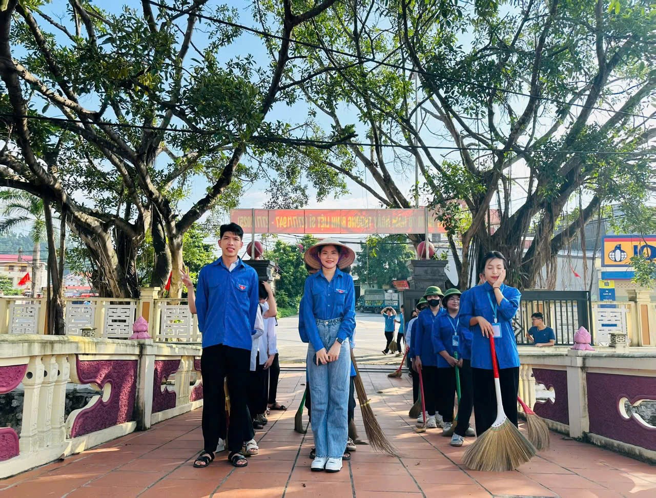 ĐOÀN THANH NIÊN PHƯỜNG LÊ ÍCH MỘC TÍCH CỰC RA QUÂN “NGÀY CHỦ NHẬT XANH” LẦN THỨ 5