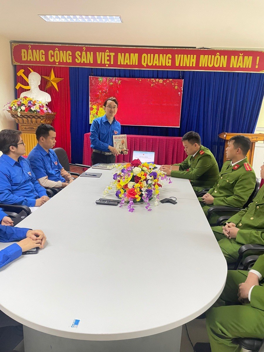 Huyện đoàn Bạch Long Vĩ tổ chức sinh hoạt sách Bác Hồ