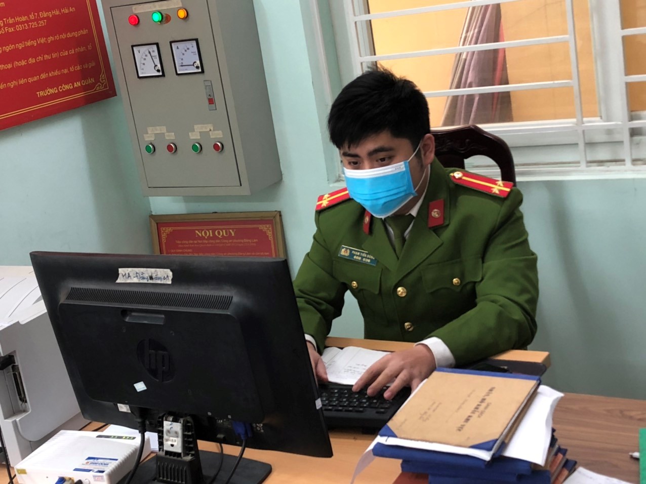 Cán bộ trẻ tận tuỵ với công việc, hết lòng vì nhân dân