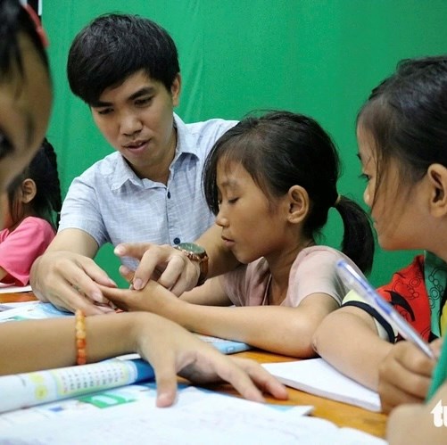 Câu chuyện ở một lớp học tình thương: Người thầy cũng là người bạn