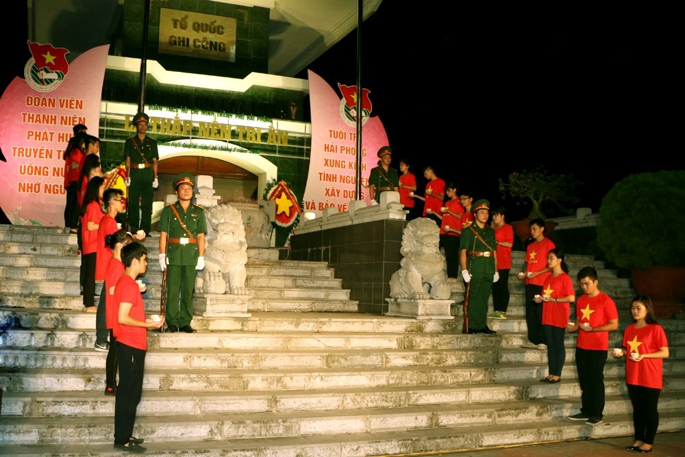 Thành đoàn Hải Phòng: Lễ thắp nến tri ân các Anh hùng liệt sĩ