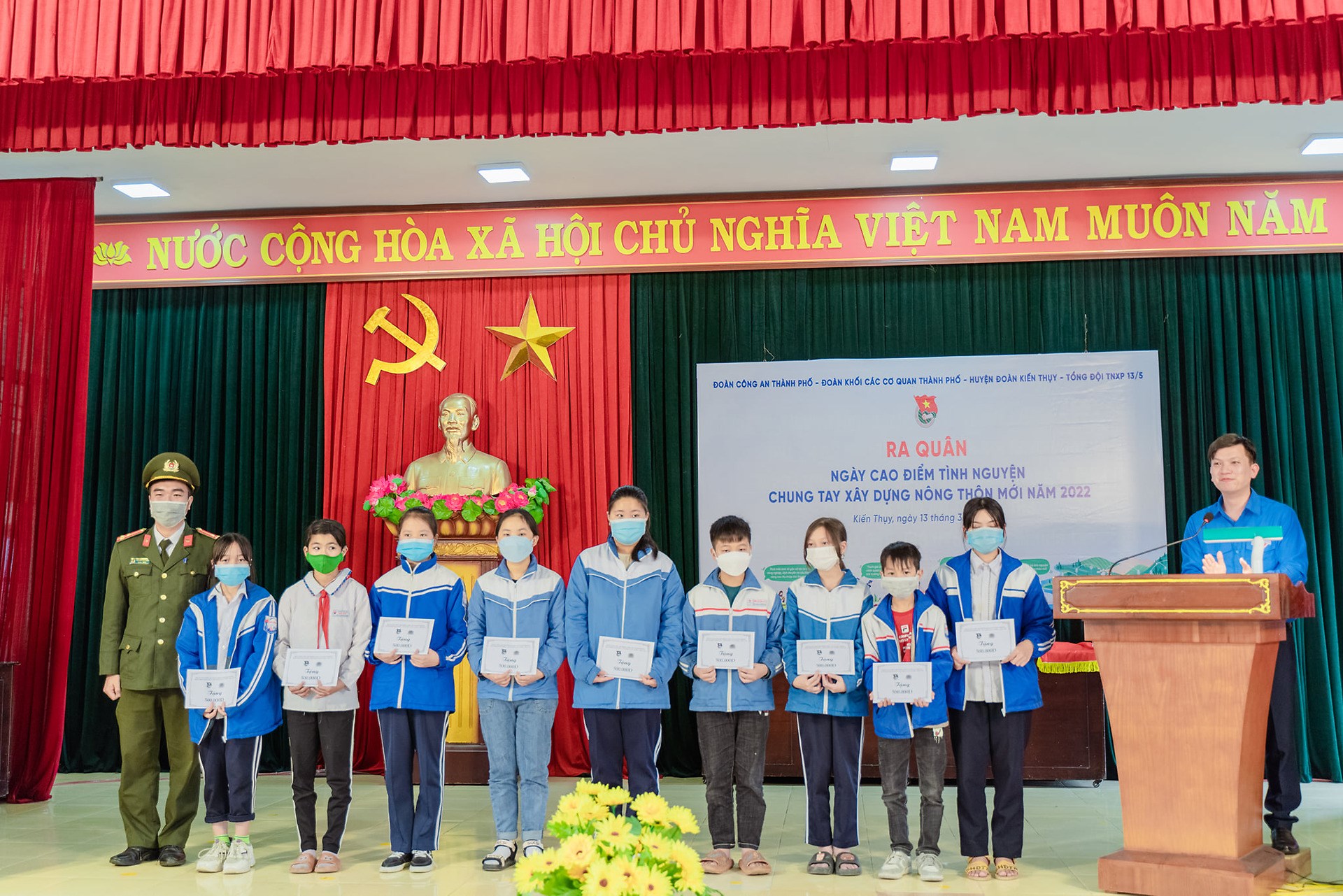 Hỗ trợ người dân, thanh thiếu nhi bị ảnh hưởng bởi dịch bệnh Covid 19