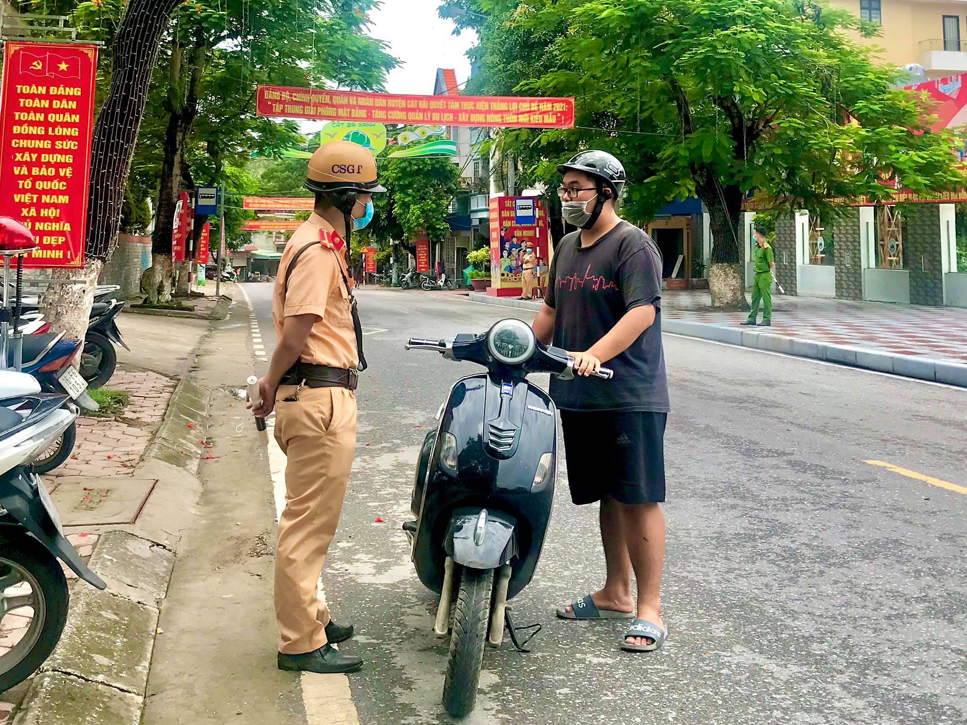 TUYÊN TRUYỀN ĐẢM BẢO TRẬT TỰ AN TOÀN GIAO THÔNG
