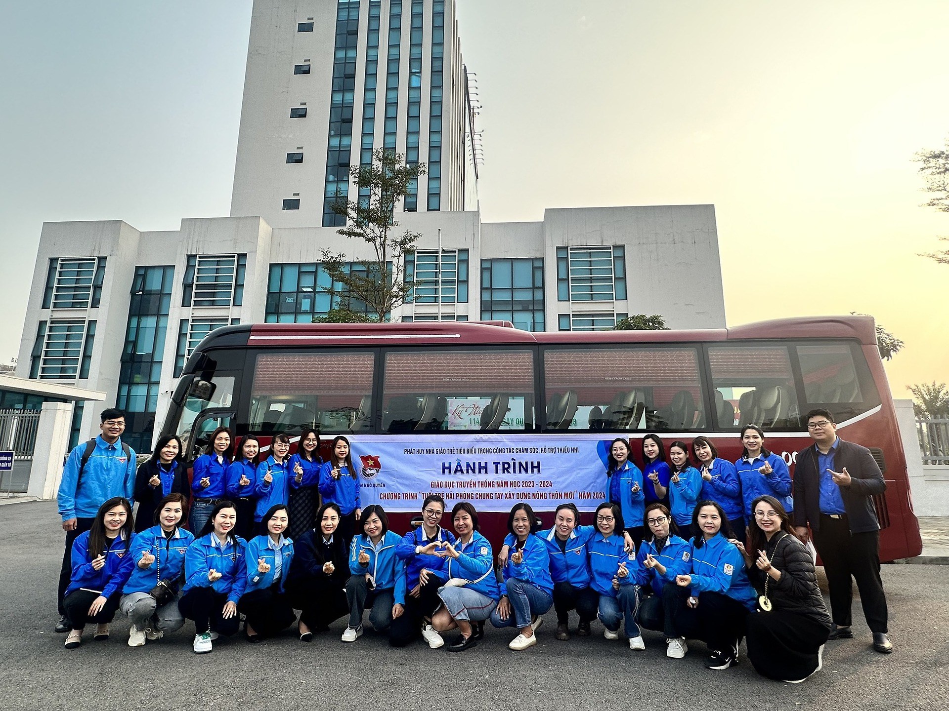 Quận Đoàn Ngô Quyền tổ chức Hành trình Giáo dục truyền thống năm học 2023 - 2024 gắn với Chương trình Tuổi trẻ Hải Phòng chung tay xây dựng nông thôn mới tại huyện Vĩnh Bảo.
