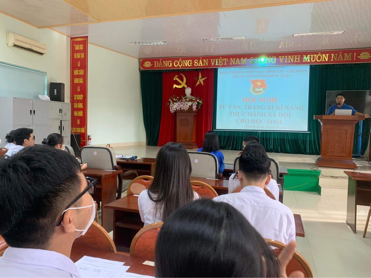 CHƯƠNG TRÌNH TƯ VẤN, TRANG BỊ KỸ NĂNG THỰC HÀNH XÃ HỘI CHO ĐOÀN VIÊN HỌC SINH
