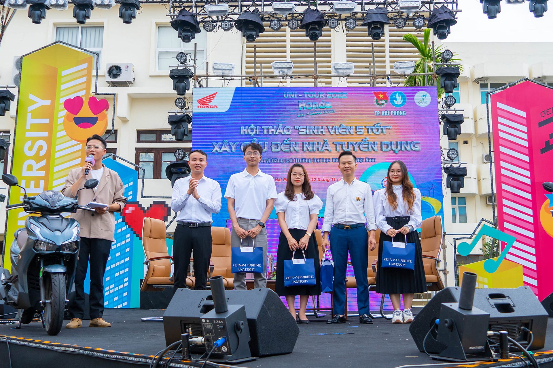 Diễn đàn tuyên truyền về phong trào Sinh viên 5 tốt và phát huy Sinh viên 5 tốt sau tuyên dương với chủ đề: "Sinh viên 5 tốt - Xây cầu đến nhà tuyển dụng"