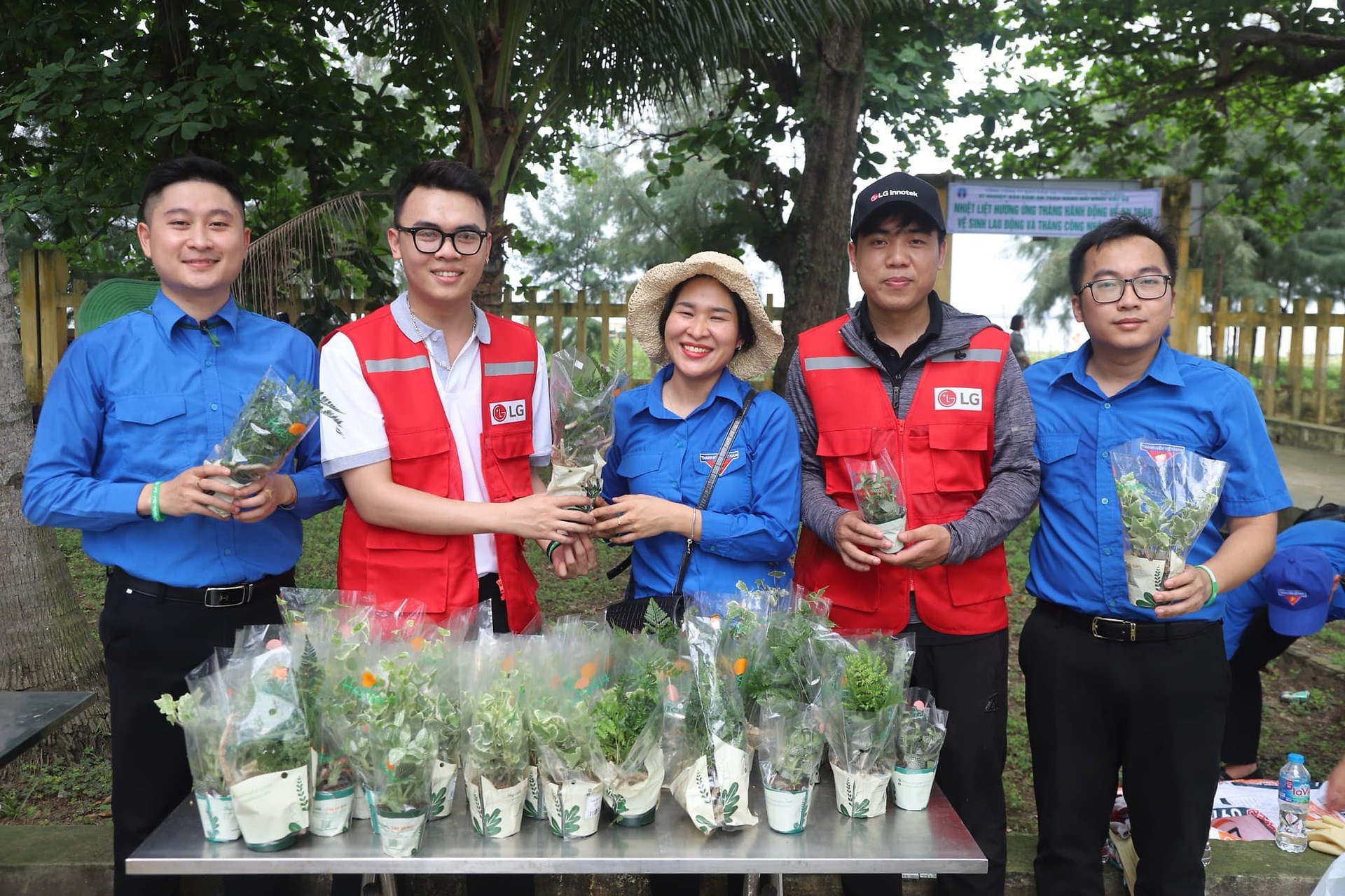 Coastal Cleanup Day - Hành trình vì biển đảo quê hương