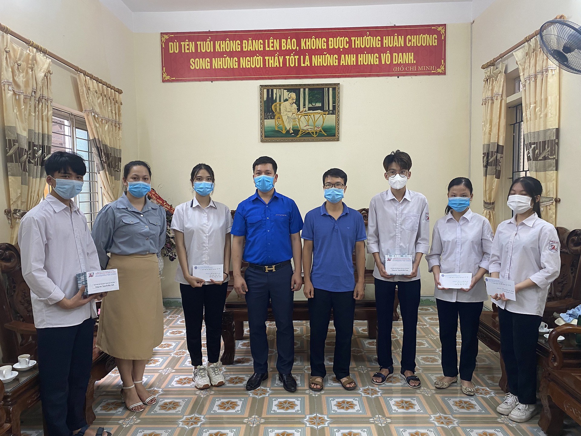 Huyện đoàn An Dương thực hiện hoạt động "Tiếp sức đến trường"