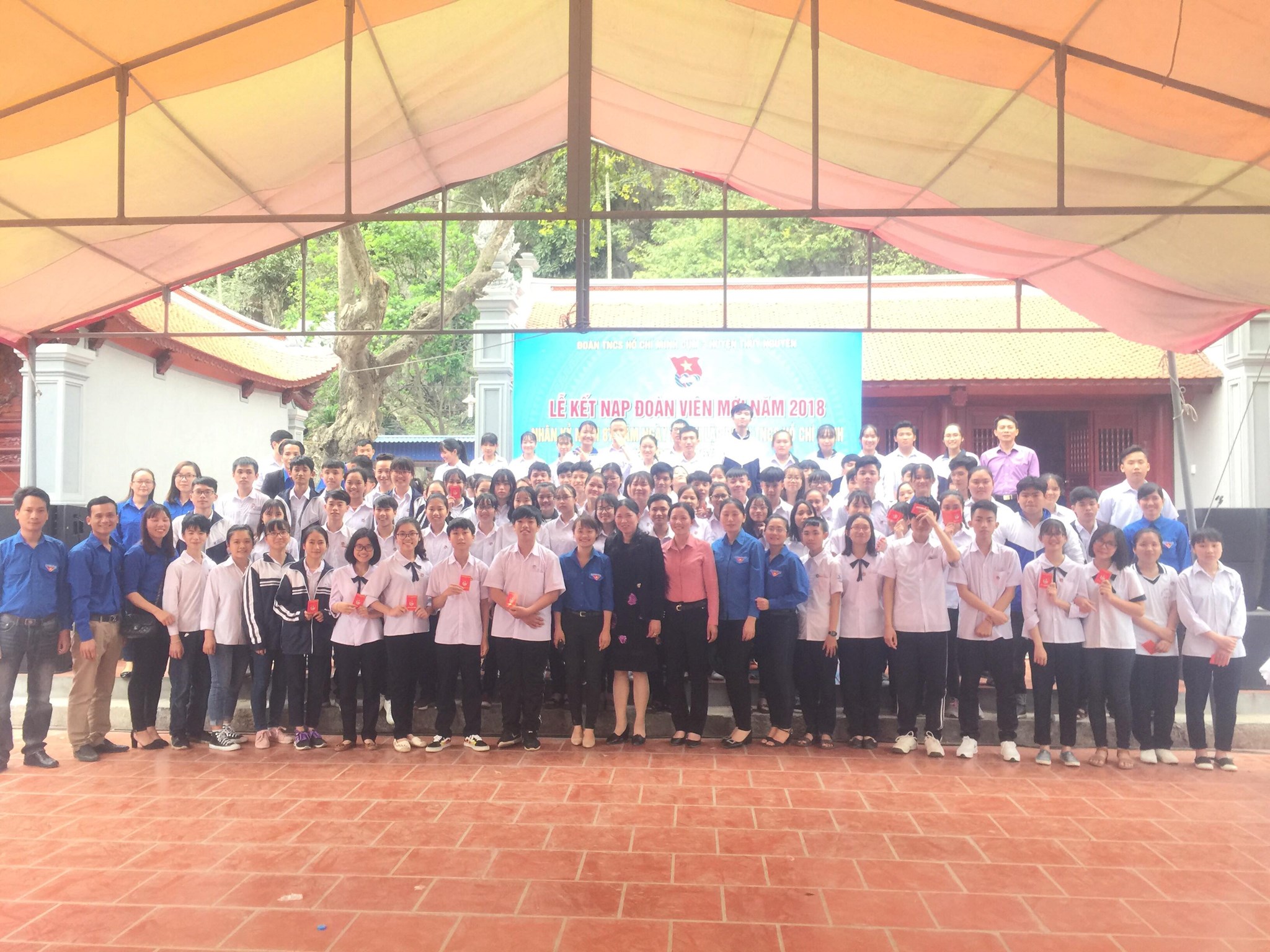 Ban Thường vụ Huyện đoàn chỉ đạo Đoàn Thanh niên các xã cụm III tổ chức hoạt điểm cấp huyện "Lễ kết nạp Đoàn viên mới năm 2018".