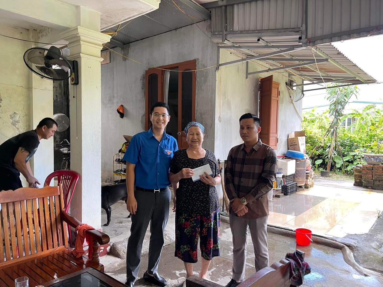 Thăm, tặng, tặng quà gia đình chính sách, cựu TNXP nhân kỷ niệm 75 năm ngày Thương binh, liệt sỹ