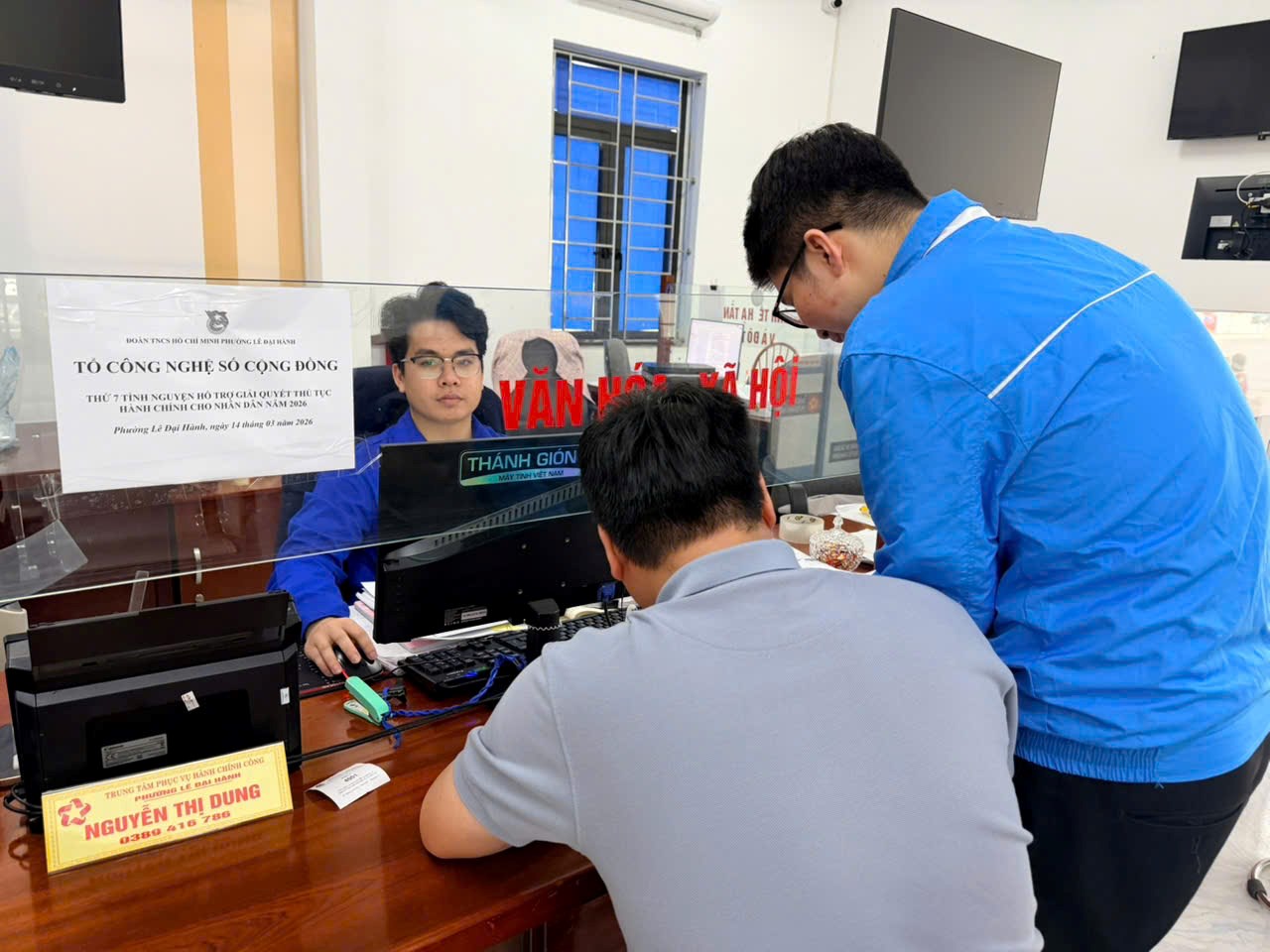 ĐOÀN PHƯỜNG LÊ ĐẠI HÀNH DUY TRÌ HIỆU QUẢ TỔ CÔNG NGHỆ SỐ CỘNG ĐỒNG, PHÂN CÔNG ĐOÀN VIÊN THANH NIÊN HỖ TRỢ TẠI BỘ PHẬN MỘT CỬA