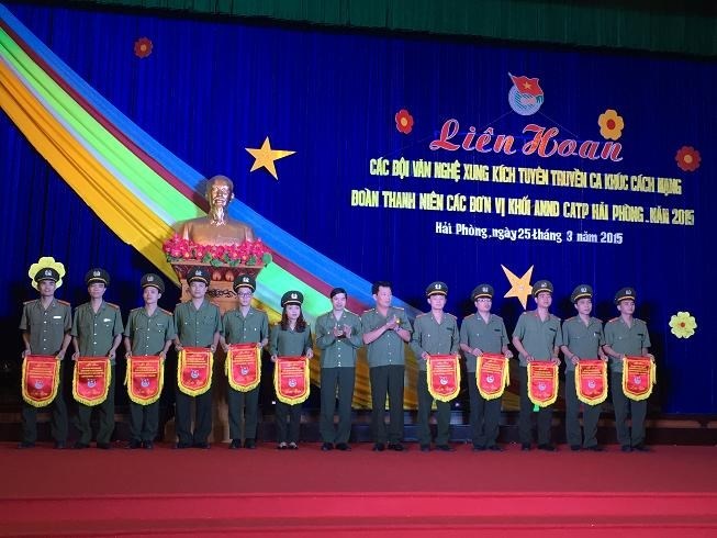 ĐTN Công an thành phố: Liên hoan các đội văn nghệ tuyên truyền ca khúc cách mạng khối An ninh nhân dân năm 2015.