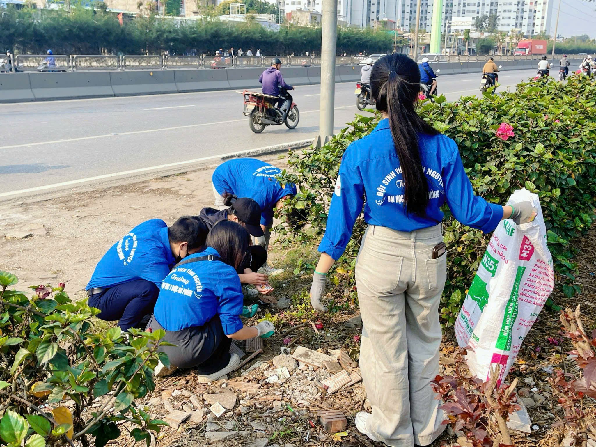 Đoàn Trường Đại học Y Dược Hải Phòng ra quân Ngày Chủ nhật xanh 20/7/2025