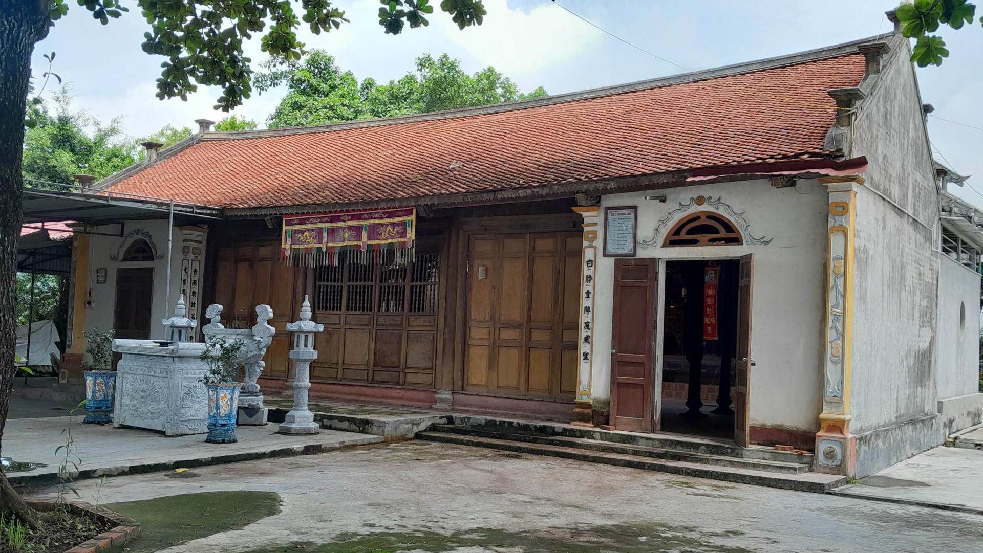 Đình Chiếm Phương, xã Hòa Bình, huyện Thủy Nguyên