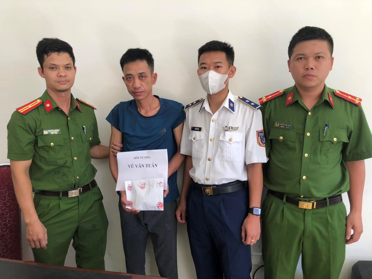 Công an huyện Bạch Long Vĩ bắt quả tang đối tượng tàng trữ trái phép chất ma túy