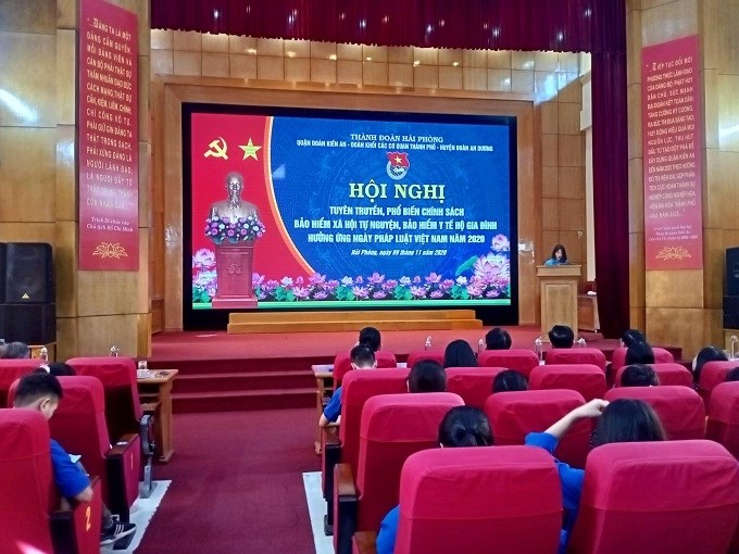 Chiều ngày 09/11, tại hội trường Quận ủy Kiến An, Huyện đoàn An Dương, Đoàn Khối các cơ quan thành phố, Quận đoàn Kiến An phối hợp tổ chức Hội nghị tuyên truyền, phổ biến chính sách Bảo hiểm xã hội tự nguyện, Bảo hiểm y tế hộ gia đình hưởng ứng ngày