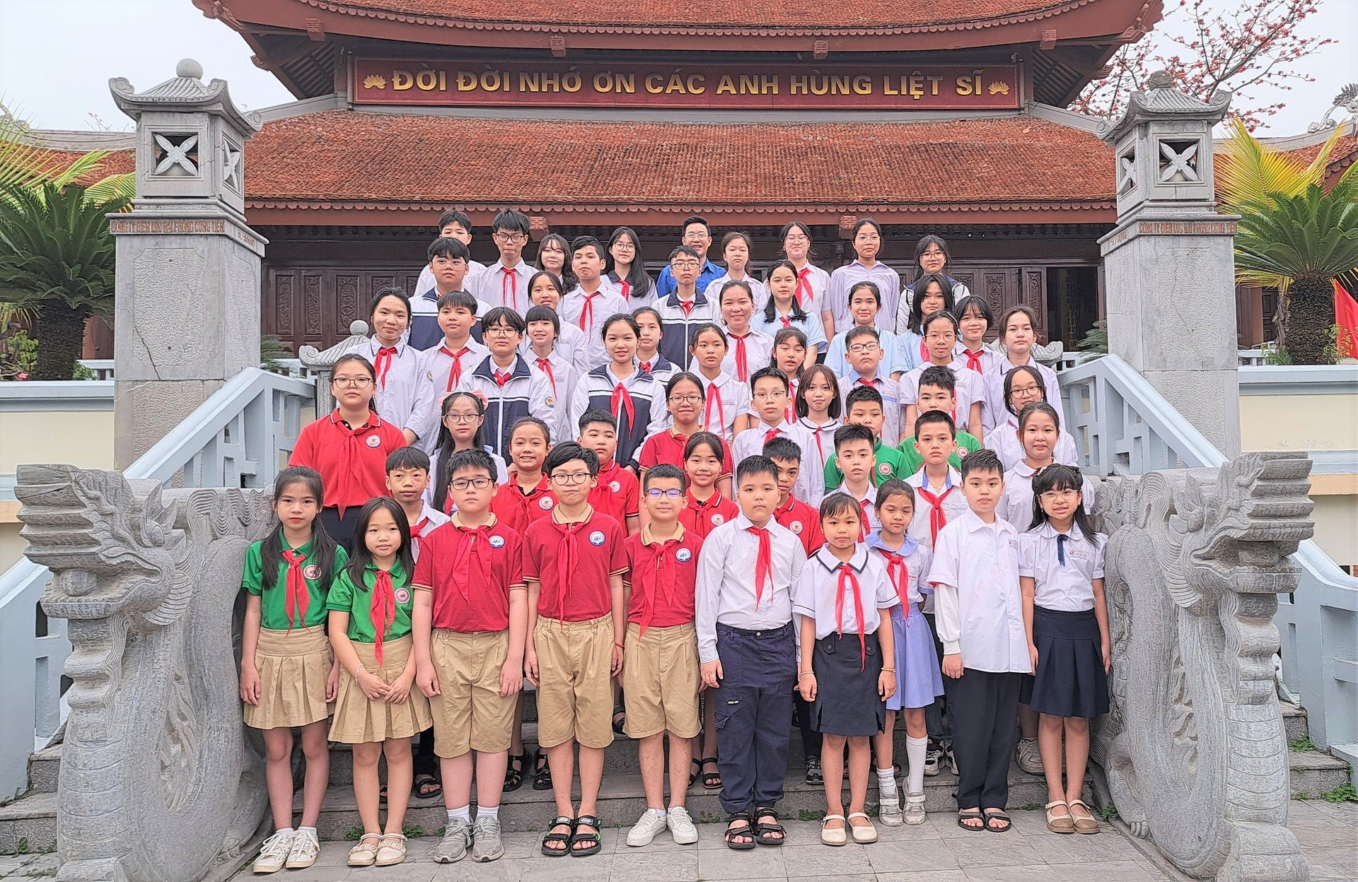 THANH THIẾU NHI QUẬN HỒNG BÀNG DÂNG HƯƠNG ĐỀN LIỆT SĨ