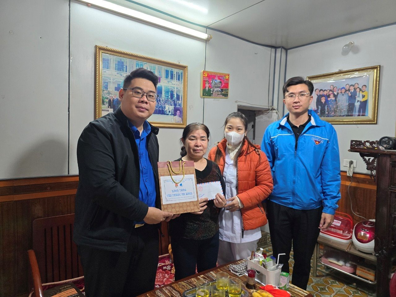 Tấm gương đồng chí Bí thư chi đoàn cơ quan Đảng Đoàn thể quận học tập và làm theo tư tưởng đạo đức, phong các Hồ Chí Minh