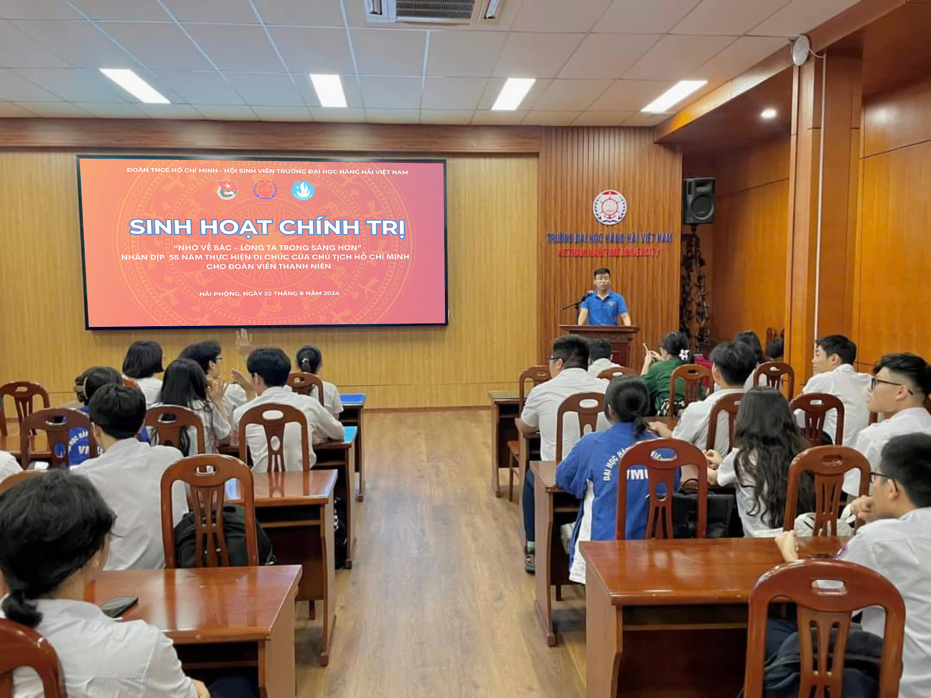 ĐOÀN TRƯỜNG ĐẠI HỌC HÀNG HẢI VIỆT NAM TỔ CHỨC ĐỢT SINH HOẠT CHÍNH TRỊ "NHỚ VỀ BÁC - LÒNG TA TRONG SÁNG HƠN"