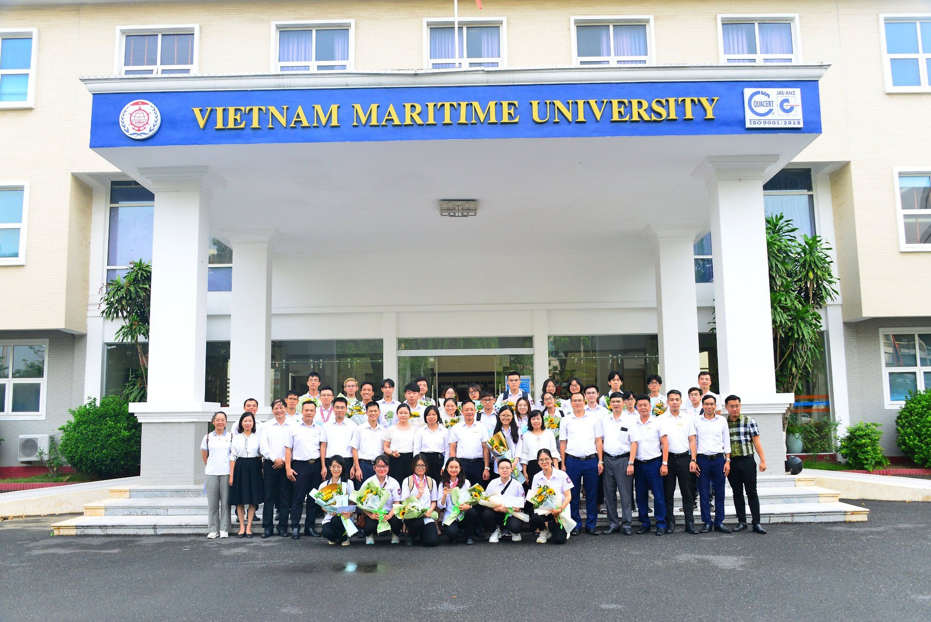 GẶP MẶT SINH VIÊN ĐẠT GIẢI CAO TRONG CÁC KỲ THI OLYMPIC VÀ THVP THẾ GIỚI NĂM 2022