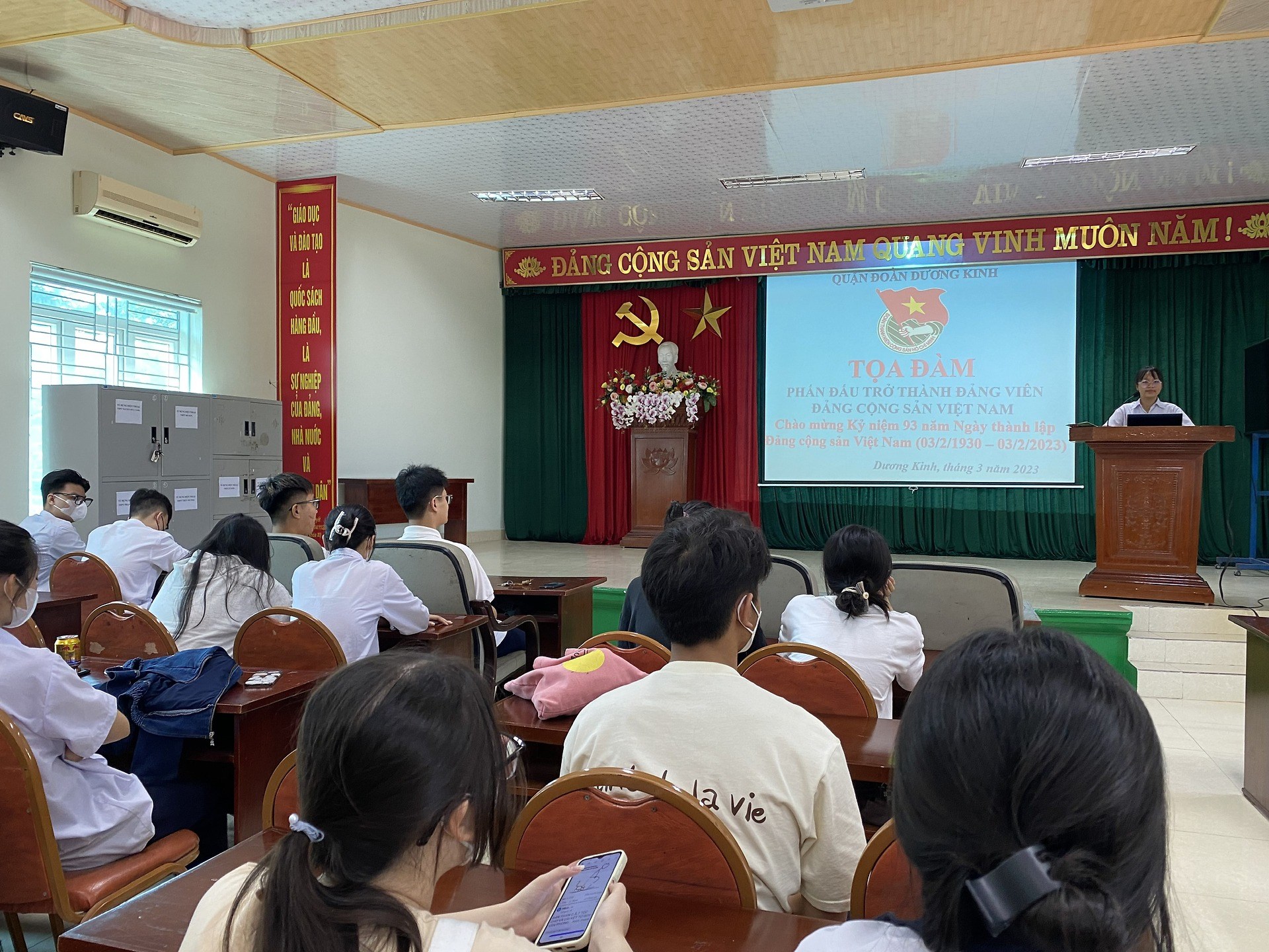 TỌA ĐÀM PHẤN ĐẤU TRỞ THÀNH ĐẢNG VIÊN ĐẢNG CỘNG SẢN VIỆT NAM
